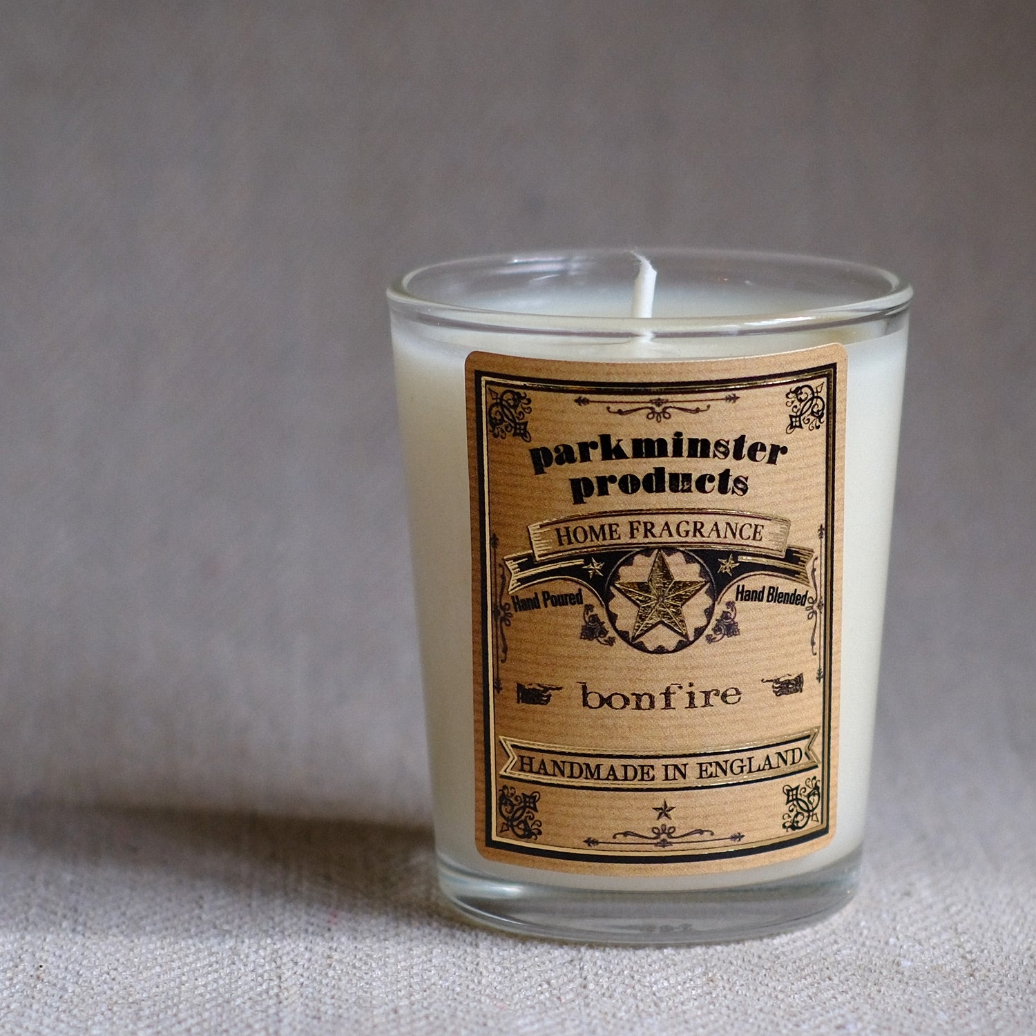 Parkminster Bonfire scented 75g soy wax candle with cedarwood, wild oak, and wet leaves. Enjoy the cozy essence of a crackling fire for a soothing atmosphere