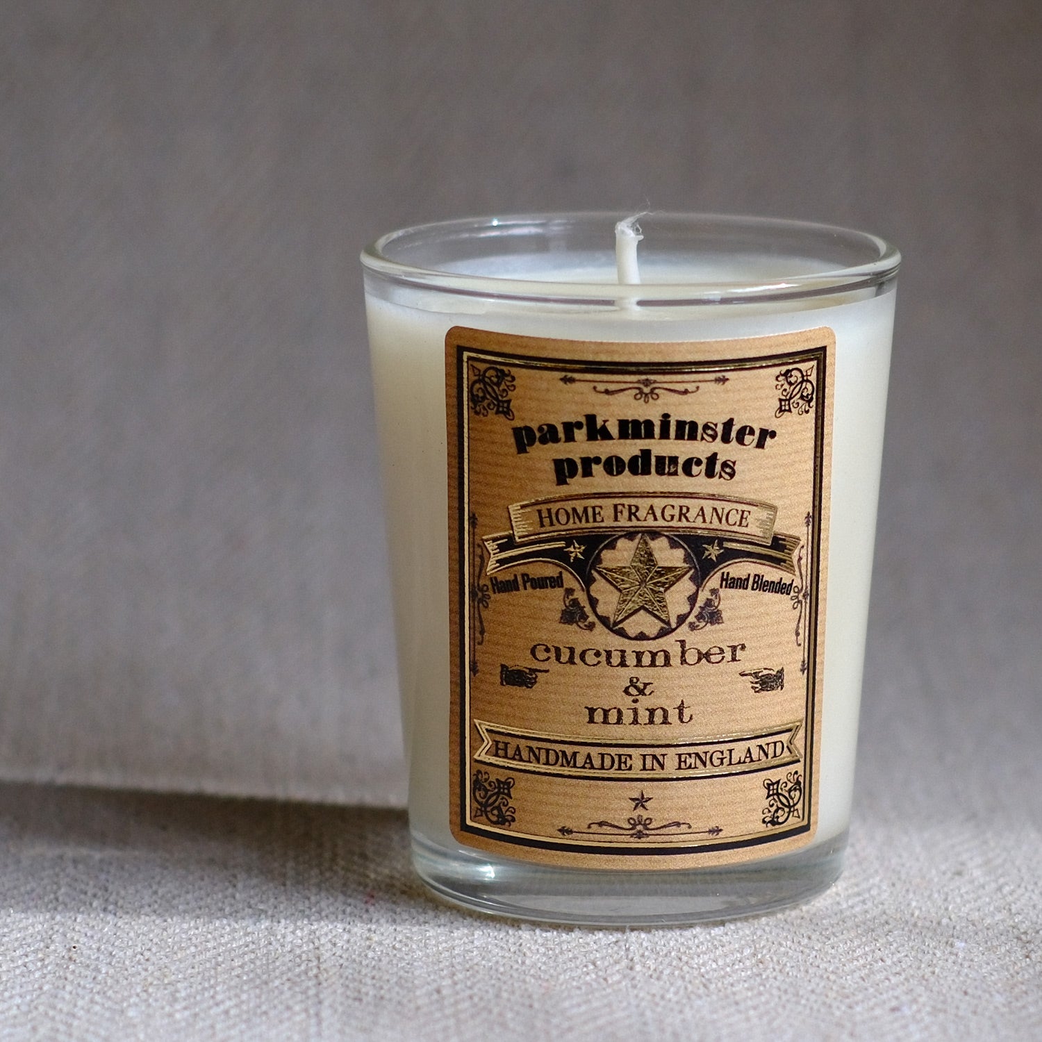 Cucumber & Mint scented soy wax candle with fresh green aromas and aquatic cucumber notes. Revitalize your space with this refreshing, uplifting fragrance - 75g - Parkminster Candles