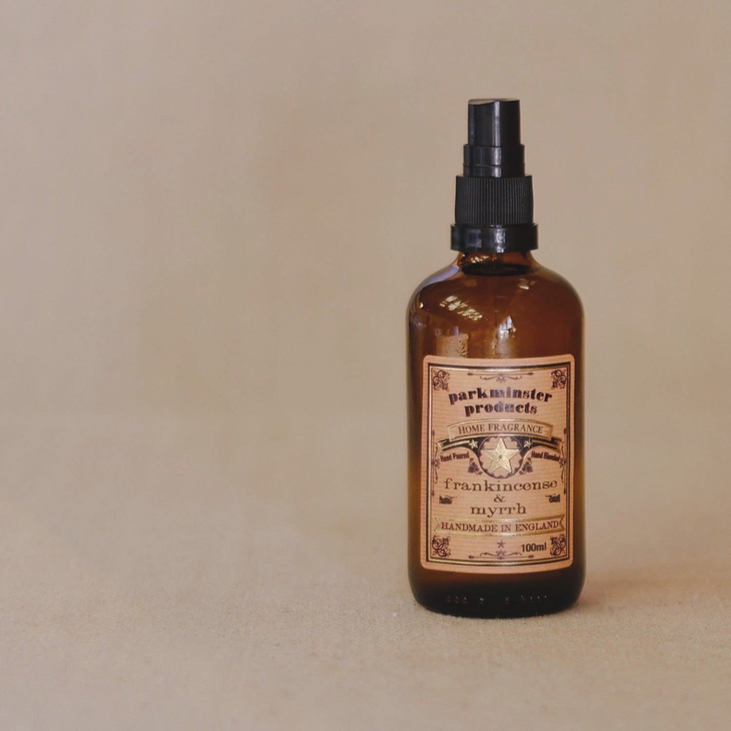 Fill your home with the warm, spiced fragrance of Parkminster’s Frankincense & Myrrh Room Mist, ideal for a cosy, Christmas-inspired environment.