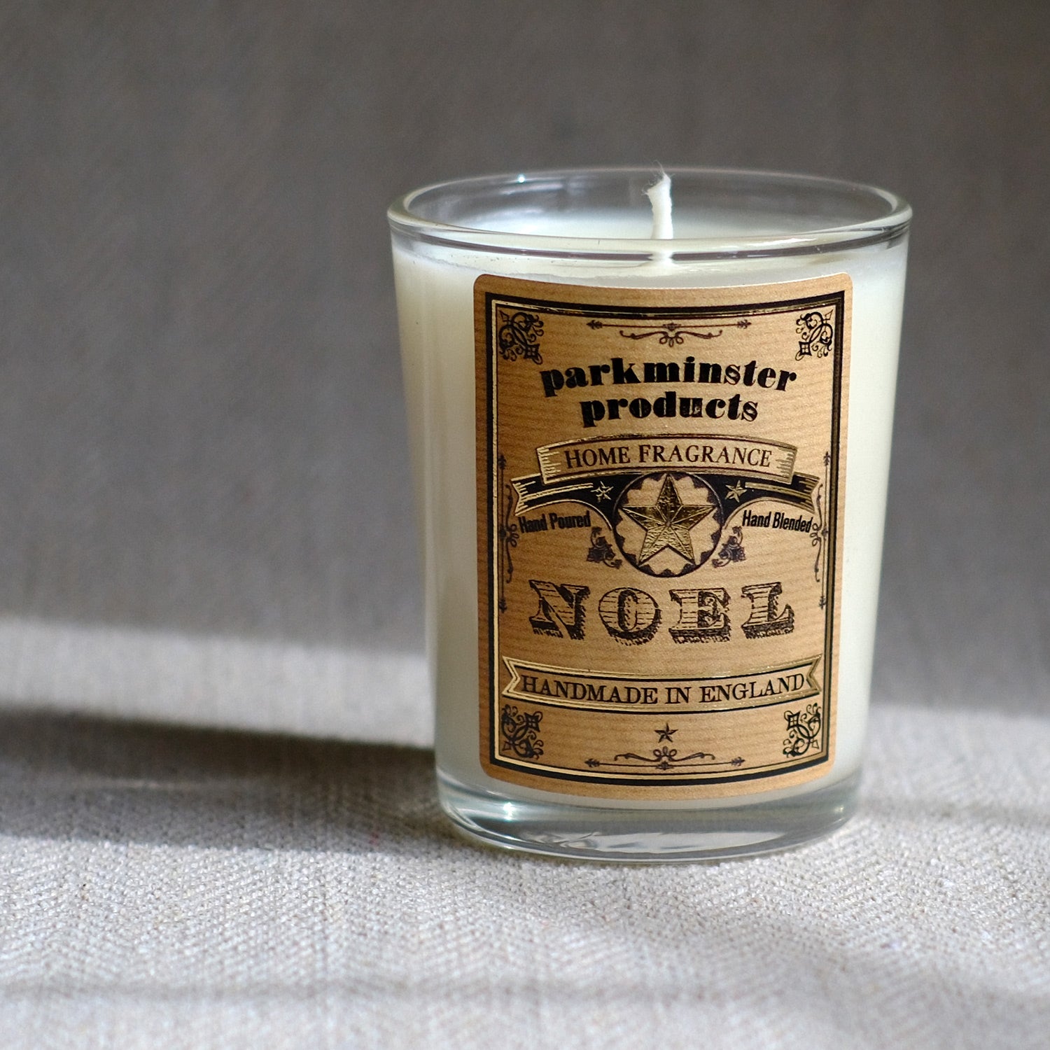 Our Noël scented soy wax candle with festive notes of mandarin orange, clove, cinnamon, and nutmeg. Create a cosy Christmas atmosphere in your home - the perfect stocking filler 75g