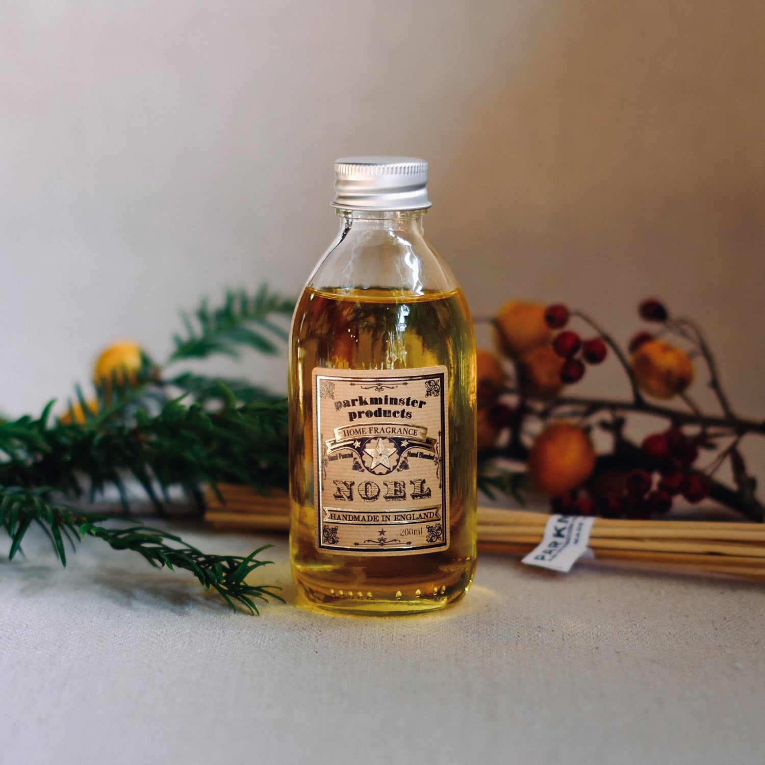 Noël Scented Reed Diffuser Refill, bringing the essence of Christmas into any home with festive aromas. Perfect for Christmas with a seasonal scent - 200ml