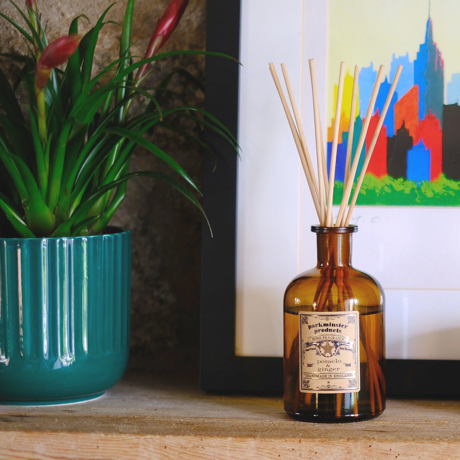 Experience the invigorating blend of Pomelo & Ginger with our Amber Glass Apothecary Collection 200ml Reed Diffusers by Parkminster Home Fragrance Co (Cornwall). Featuring rich citrus and spice notes, these diffusers add a vibrant and dynamic fragrance to any room.