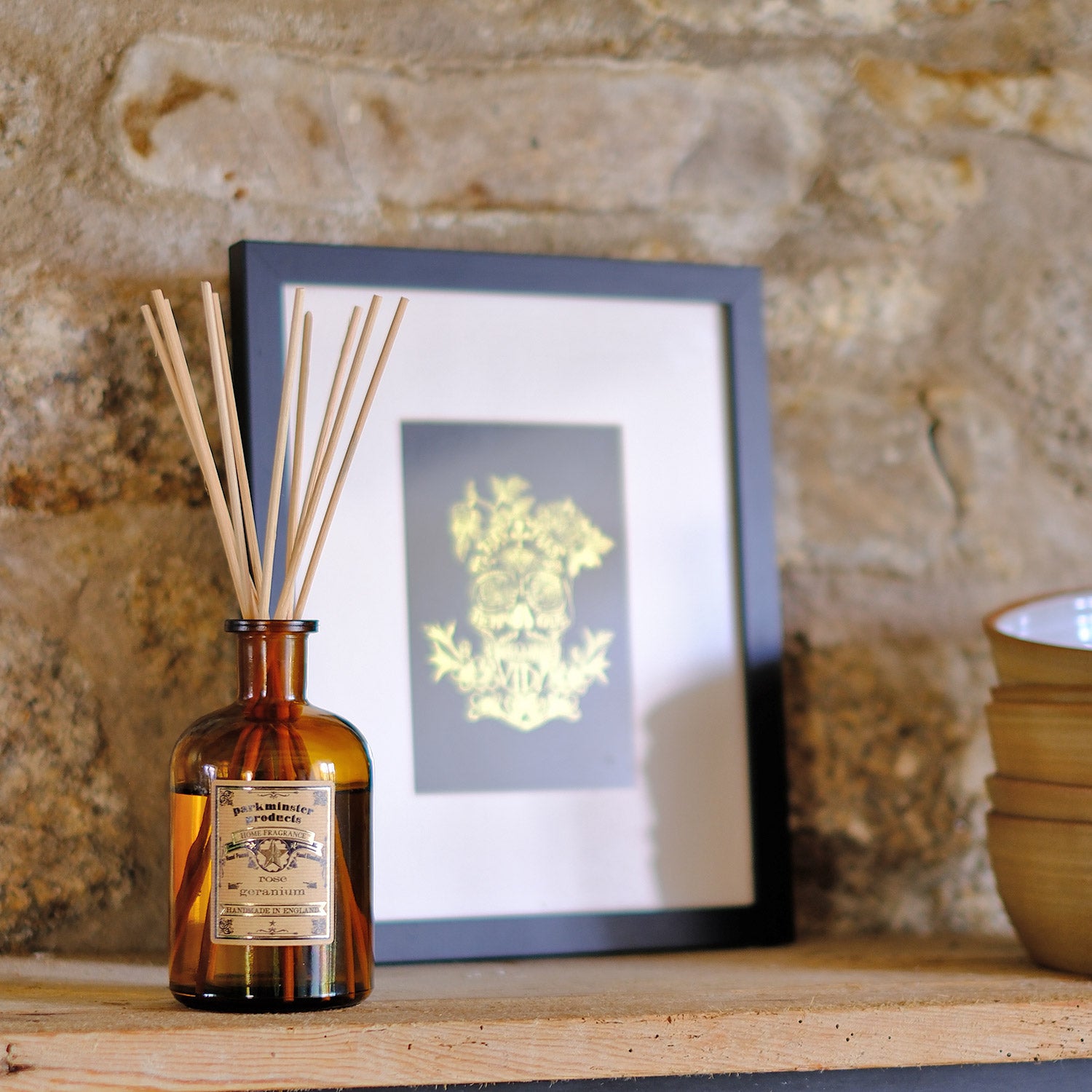 Enjoy the subtle and natural aroma of Rose Geranium with Parkminster's 200ml amber glass Apothecary Reed Diffuser. Made by hand in our Cornish workshop using 100% plant-based ingredients, this stylish diffuser offers a chemical-free and elegant fragrance solution for your home