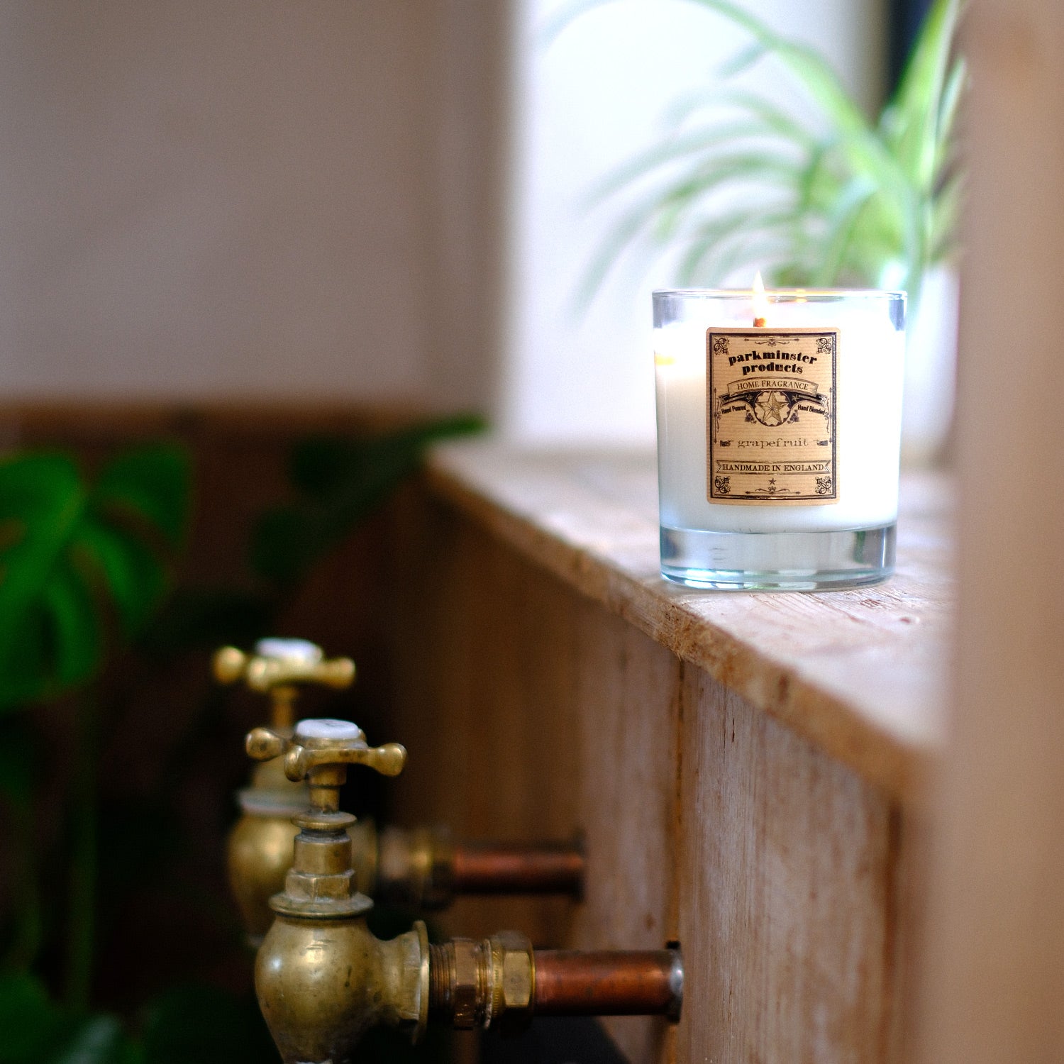 Parkminster Grapefruit Fragranced Large Soy Wax Candle, hand-blended with exclusive fragrance, plant-based and natural, made in Cornwall.