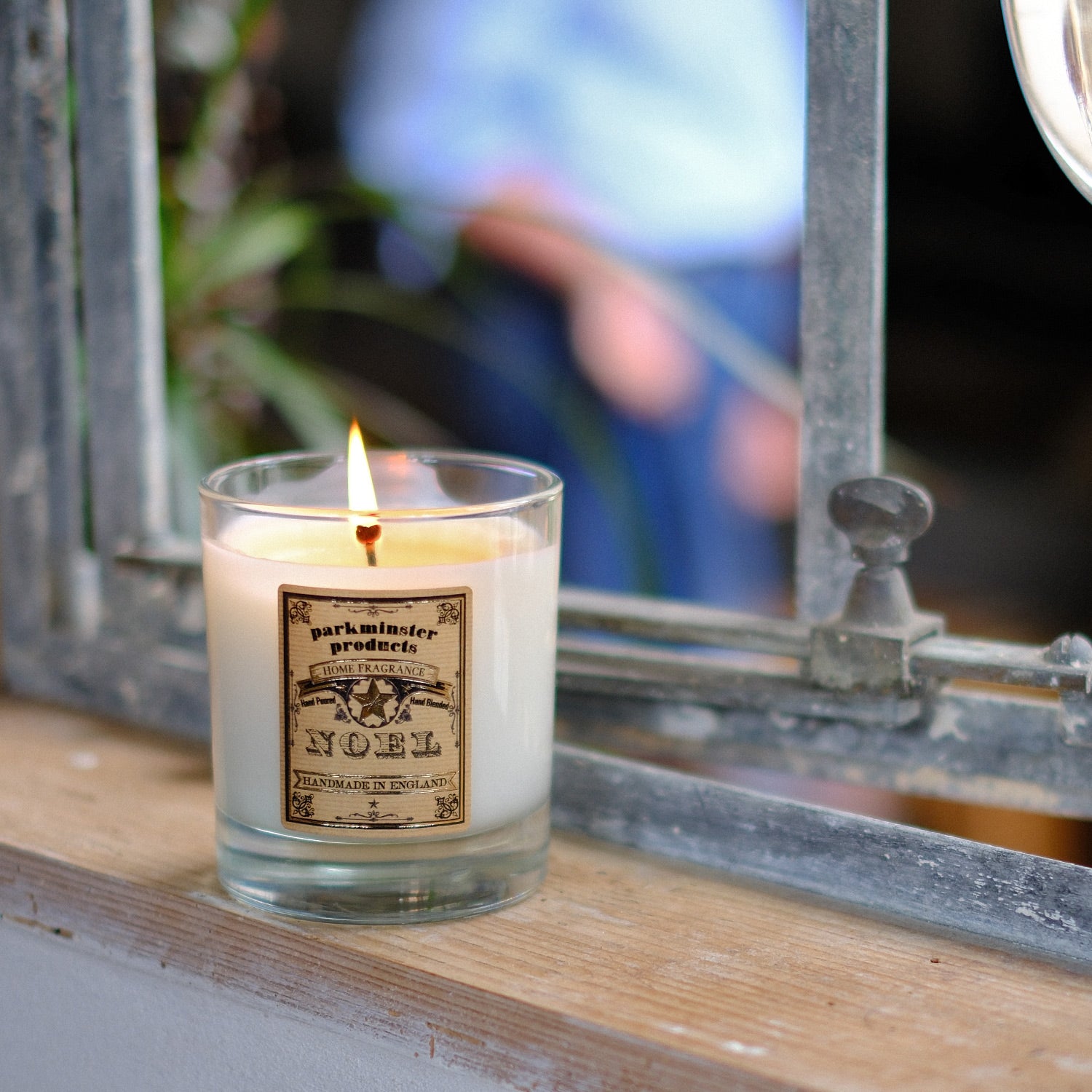 Noël Votive Candle: Discover the essence of Christmas with our blend featuring Mandarin Orange, Clove, Cinnamon, Rose, Nutmeg, and Patchouli. Ideal for creating a festive ambiance in your Christmas-themed house & home - Parkminster
