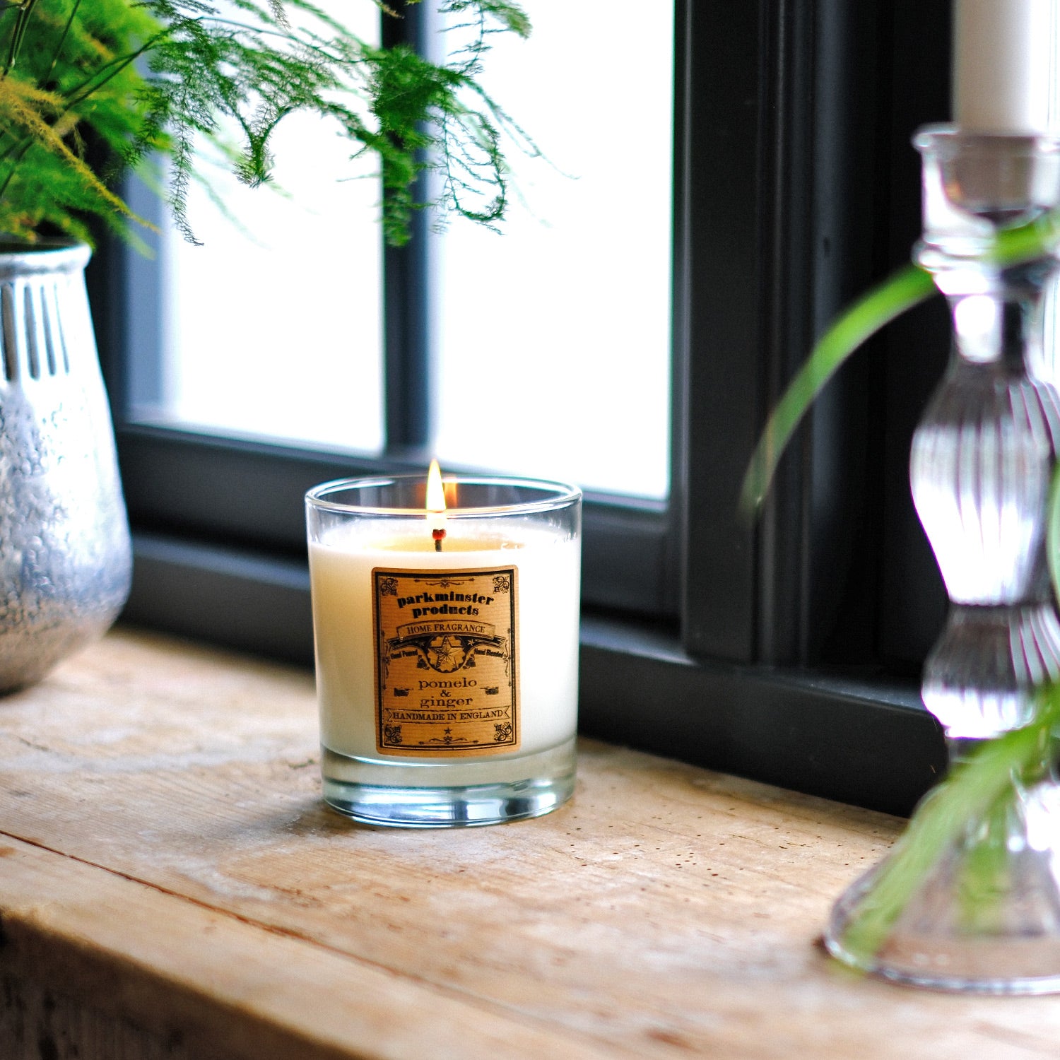 Pomelo & Ginger Fragranced Soy Candle: Hand-poured in Cornwall by Parkminster, this 220g candle offers aromatic citrus and spice ginger notes. Made from sustainable soy wax, plastic-free with a packaging-free option.
