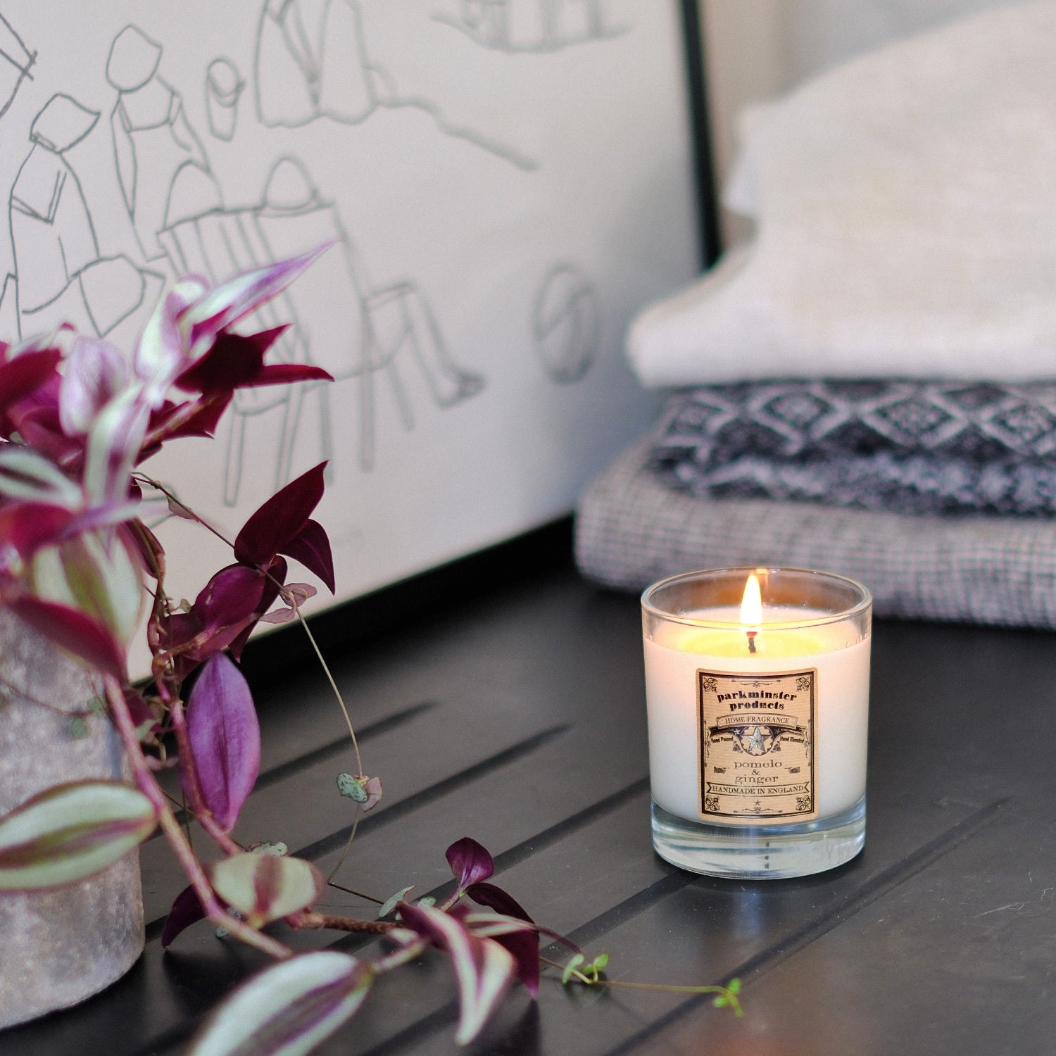 Pomelo & Ginger Scented Soy Candle: A 220g candle handcrafted in Cornwall by Parkminster, featuring aromatic citrus and spicy ginger notes. Made from sustainable soy wax, plastic-free, with an option for packaging-free.