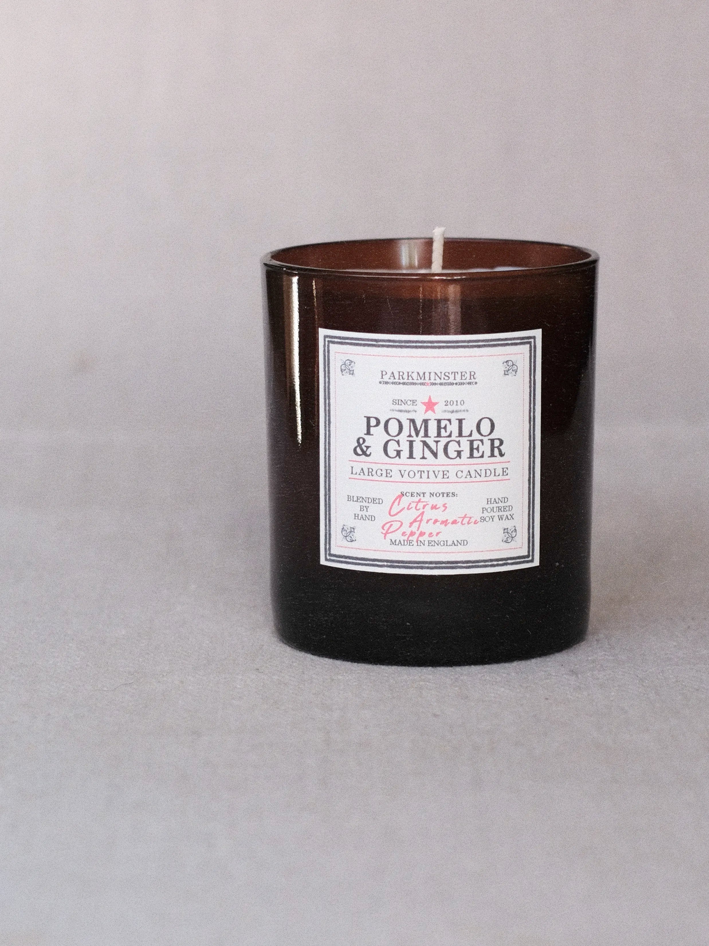 Parkminster Pomelo & Ginger large scented candle – bright citrus pomelo meets warming spicy ginger in a natural soy wax blend, perfect as a refreshing home fragrance or thoughtful gift.
