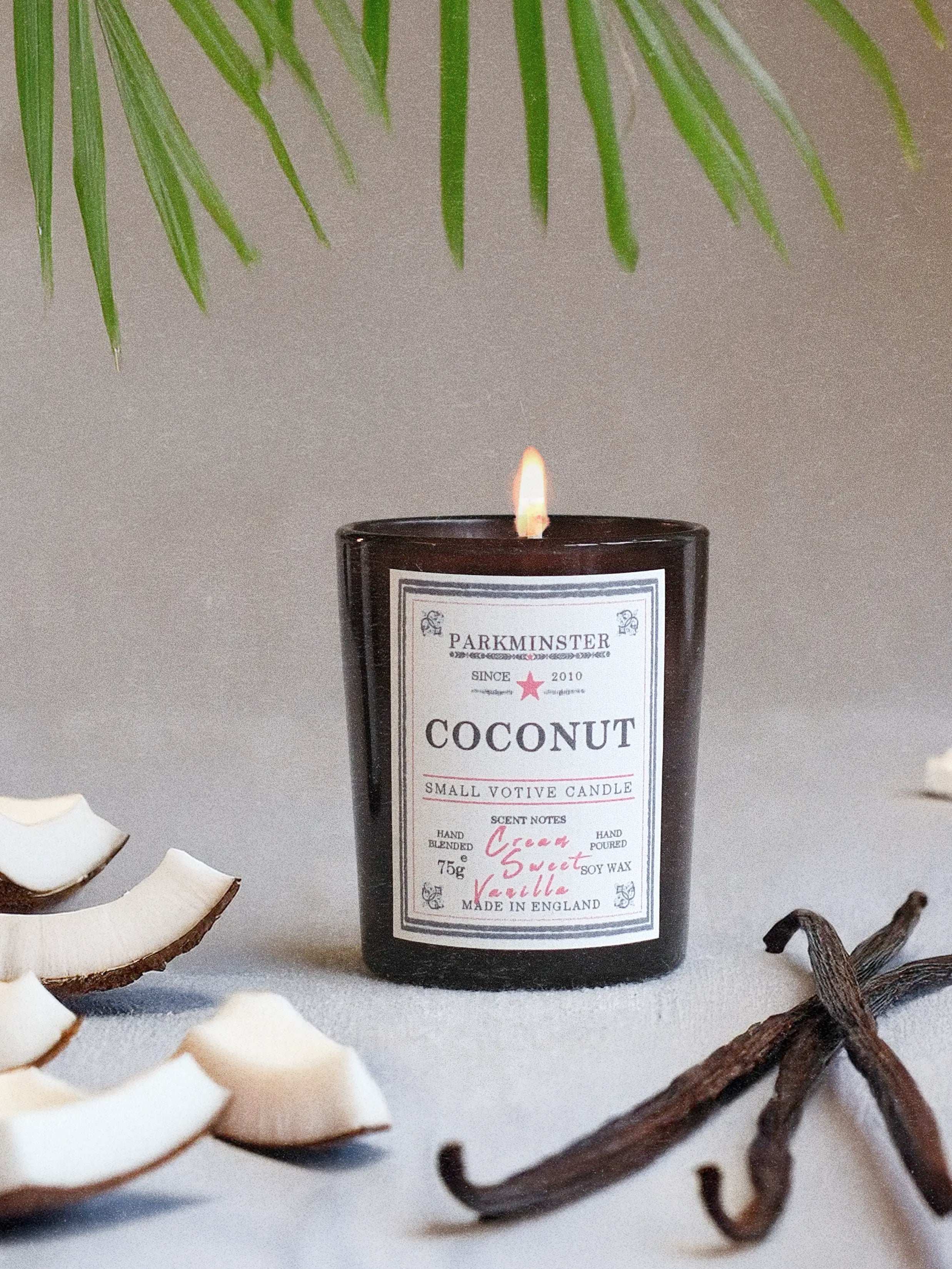 Hand-poured 75g coconut candle with tropical fragrance, natural soy wax