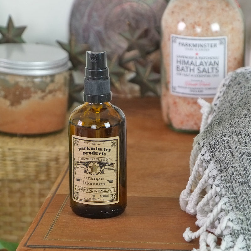 Orange Blossom - Room Spray - 100ml / 3.3 fl oz ℮ - Parkminster Products - Beautifully Scented Candles & Reed Diffusers for the Home. Instantly refresh and scent any room with a quick spritz of our richly fragranced home sprays, which come in a lovely apothecary style bottle.
