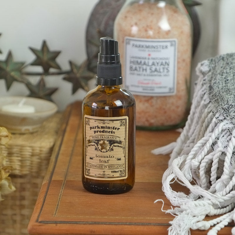 Tomato Leaf - Room Spray - 100ml / 3.3 fl oz ℮ - Parkminster Products - Beautifully Scented Candles & Reed Diffusers for the Home. A Parkminster room spray instantly creates a fragranced atmosphere in any room. Just a quick spritz of our richly fragrant room sprays will enhance the room & enliven your mood.