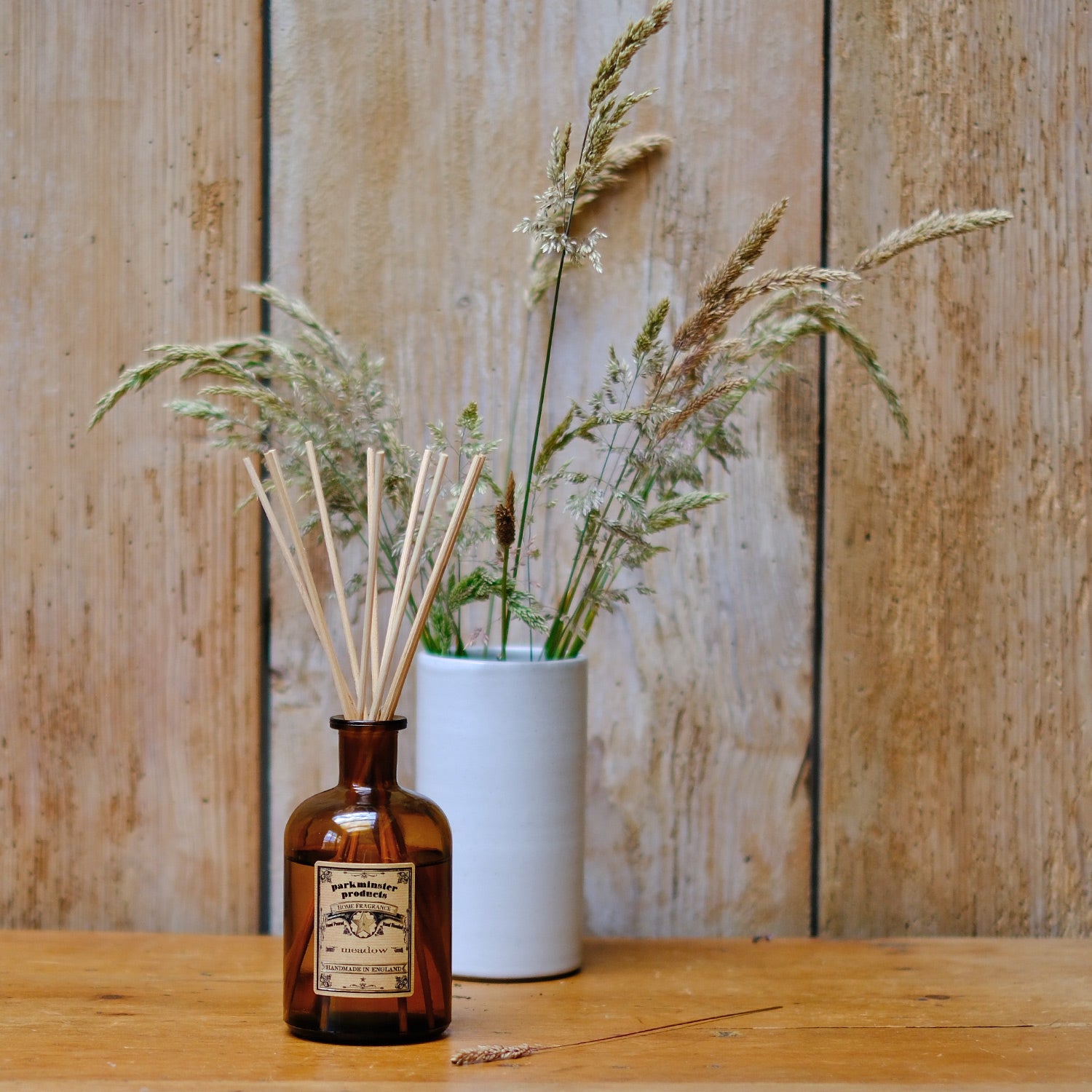 Embrace the essence of a meadow with Parkminster's 200ml Reed Diffuser, handcrafted in Cornwall for the Apothecary Collection