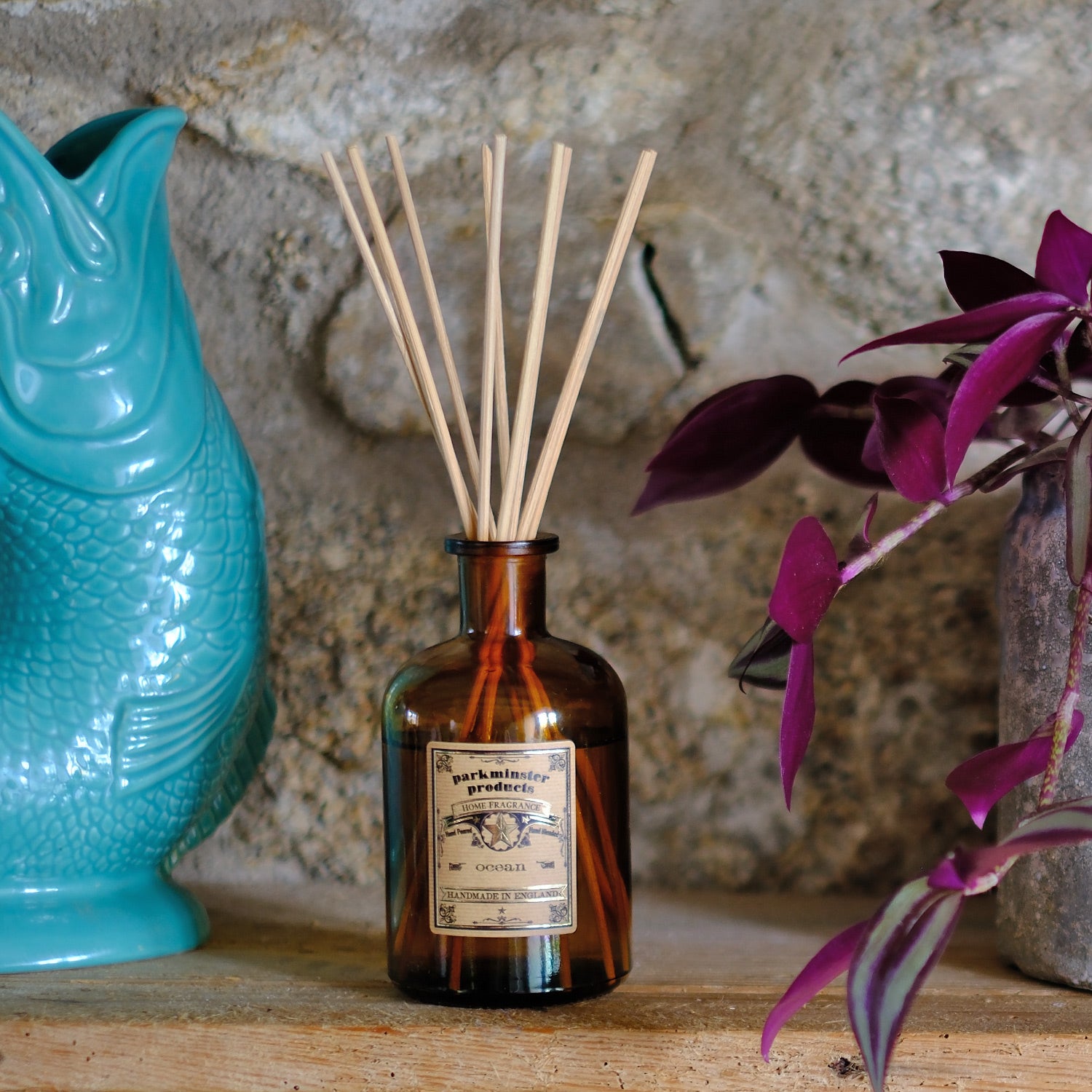 Experience the refreshing scent of the Ocean with our Amber Glass Apothecary Collection 200ml Reed Diffusers by Parkminster Home Fragrance Co (Cornwall). Like a walk across a windy beach, these diffusers bring a crisp, invigorating fragrance to your home.