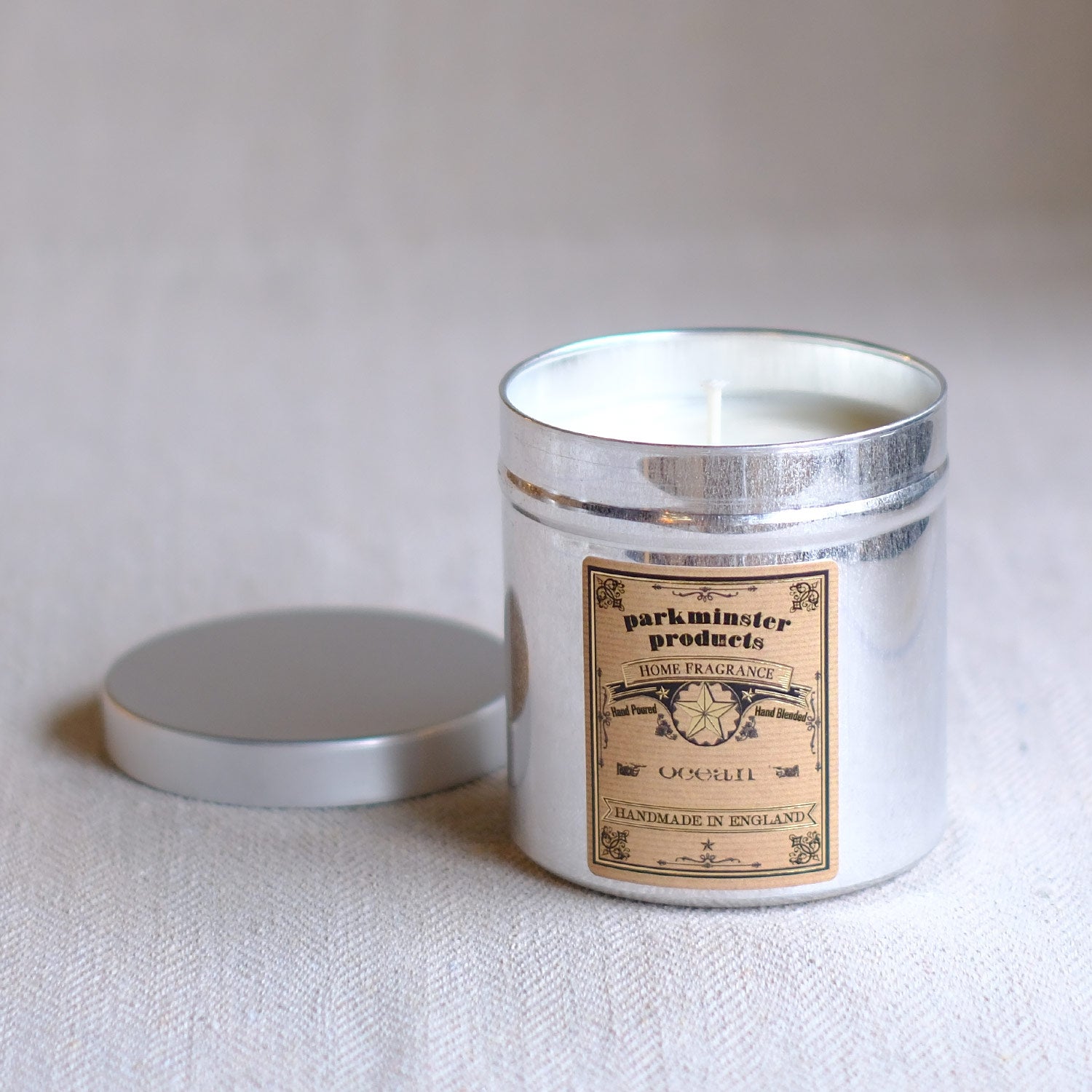 Experience the fresh, invigorating scent of the sea with our 'OCEAN' Tin Travel Candle. A perfect blend of sea salt, juniper, and cedarwood for a coastal escape anywhere.