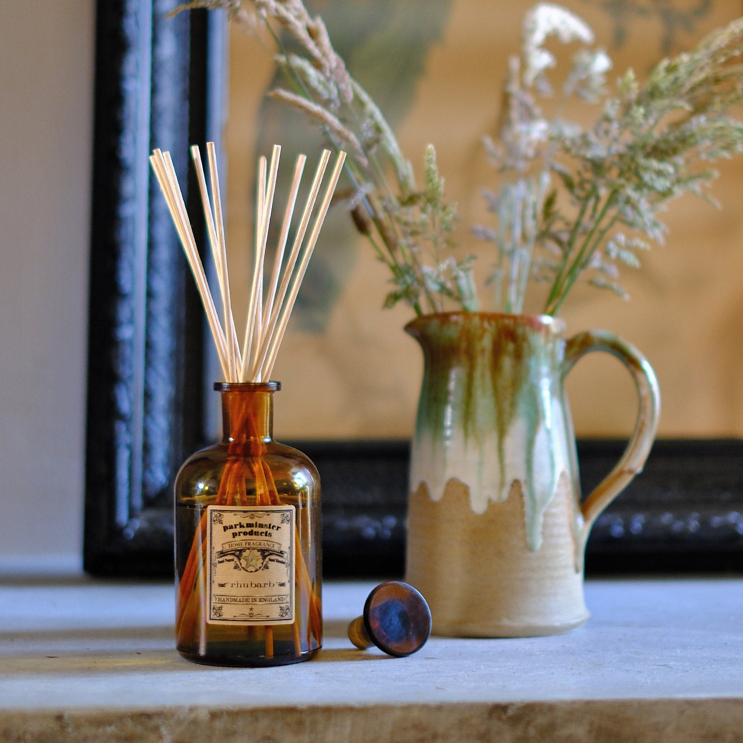 Freshen your home with the invigorating scent of rhubarb using Parkminster's 200ml amber glass Apothecary Reed Diffuser. Handcrafted in Cornwall with 100% plant-based ingredients, this stylish and contemporary diffuser adds a touch of natural luxury to any room.