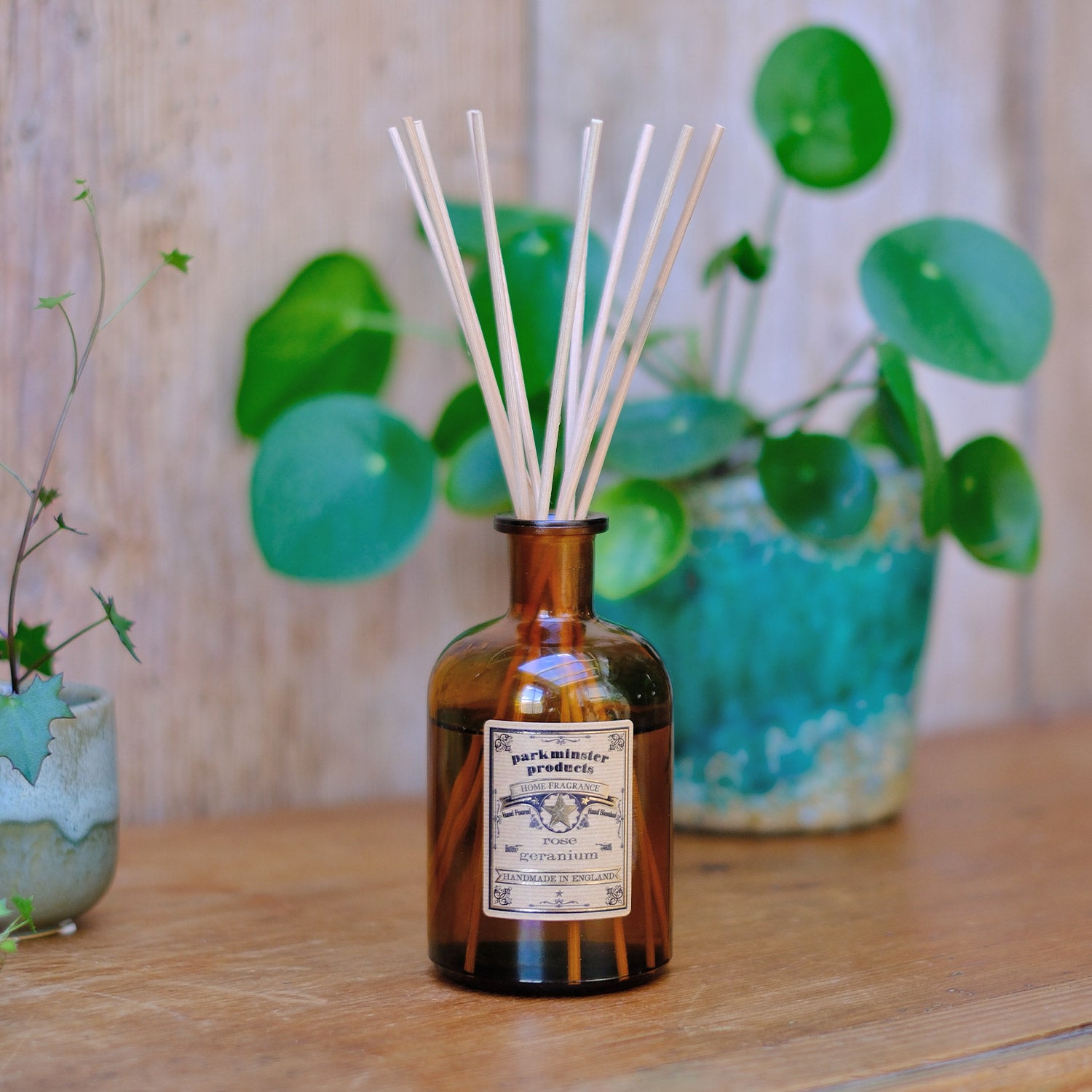 Transform your living space with the delicate scent of Rose Geranium using Parkminster's 200ml amber glass Apothecary Reed Diffuser. Handcrafted with care in our Cornish workshop, this diffuser features a natural, non-chemical fragrance and contemporary glassware design
