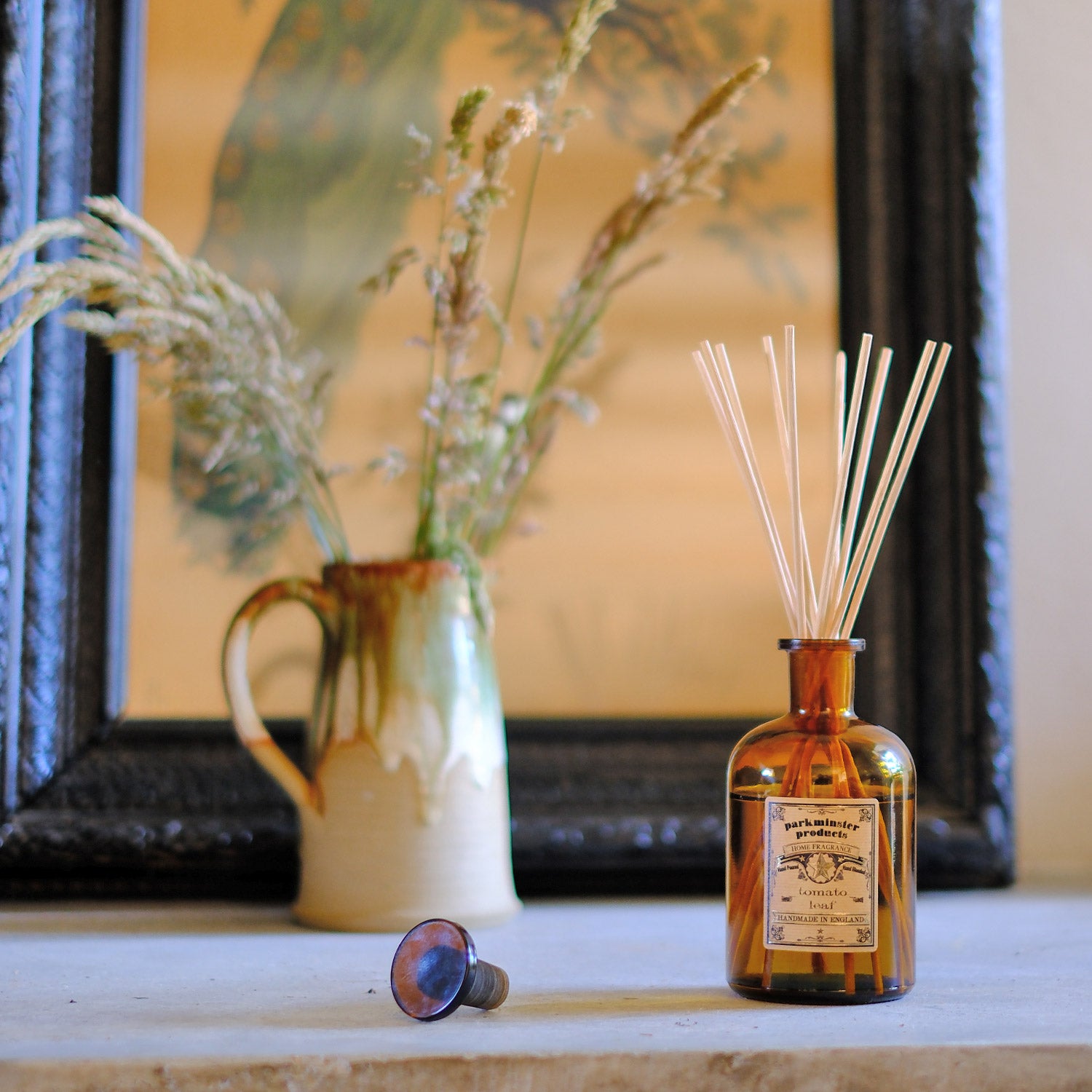 Refresh your home with the unique and invigorating scent of Tomato Leaf from Parkminster's 200ml amber glass Apothecary Reed Diffuser. Made by hand in our Cornish workshop with 100% plant-based ingredients, this diffuser offers a modern and green herbal fragrance solution.