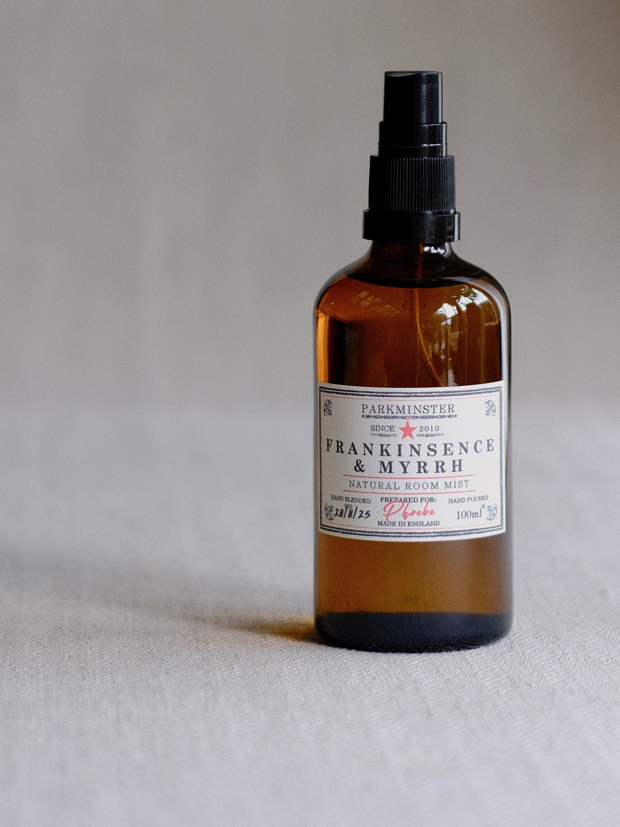 Parkminster Frankincense & Myrrh room spray 100 ml – a natural room mist blending aromatic spices and soft woods for a warm, festive atmosphere