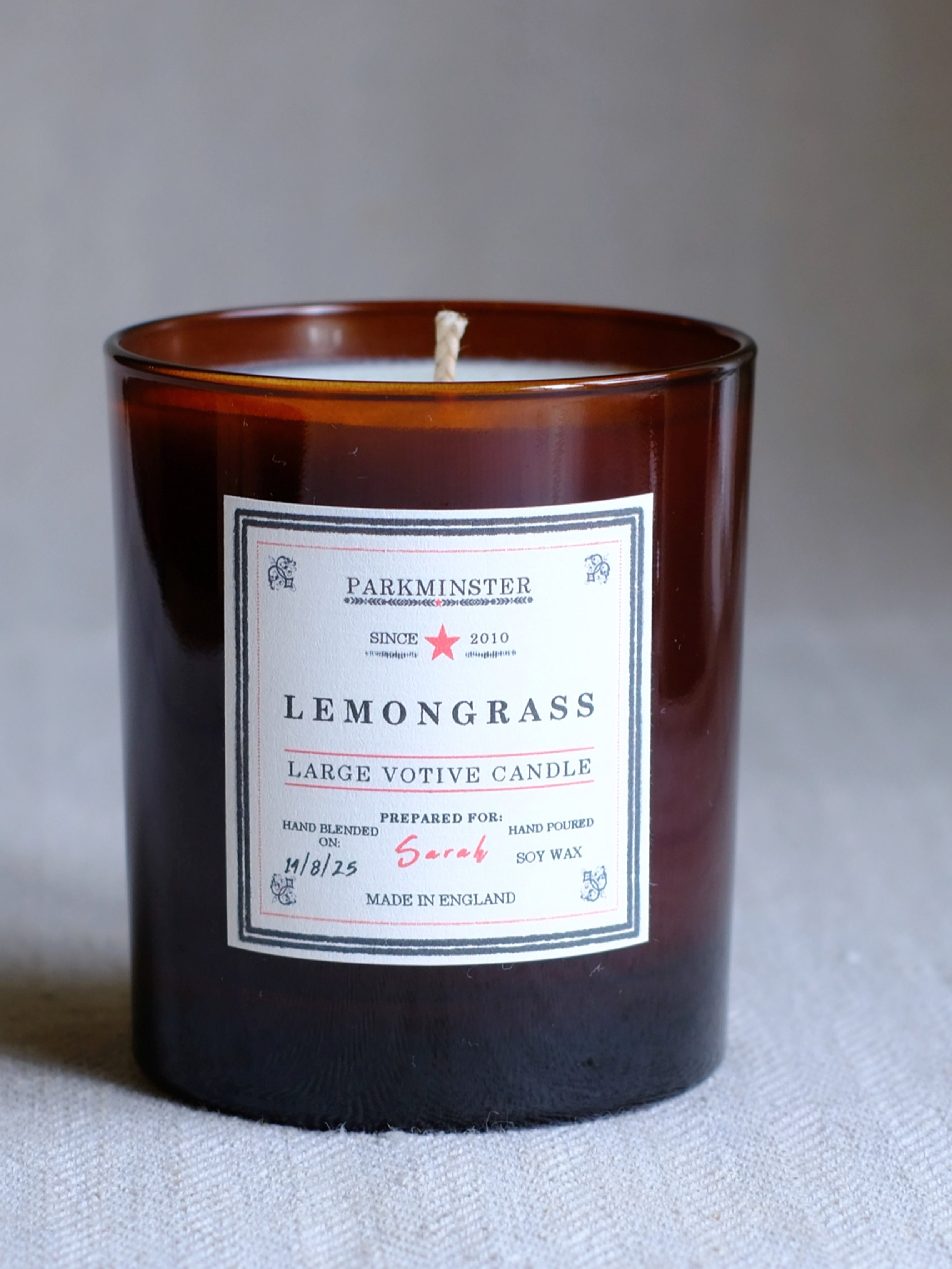 Hand-poured Parkminster large lemongrass scented candle – natural soy wax blended with essential oils, perfect for refreshing and fragrant home ambiance.