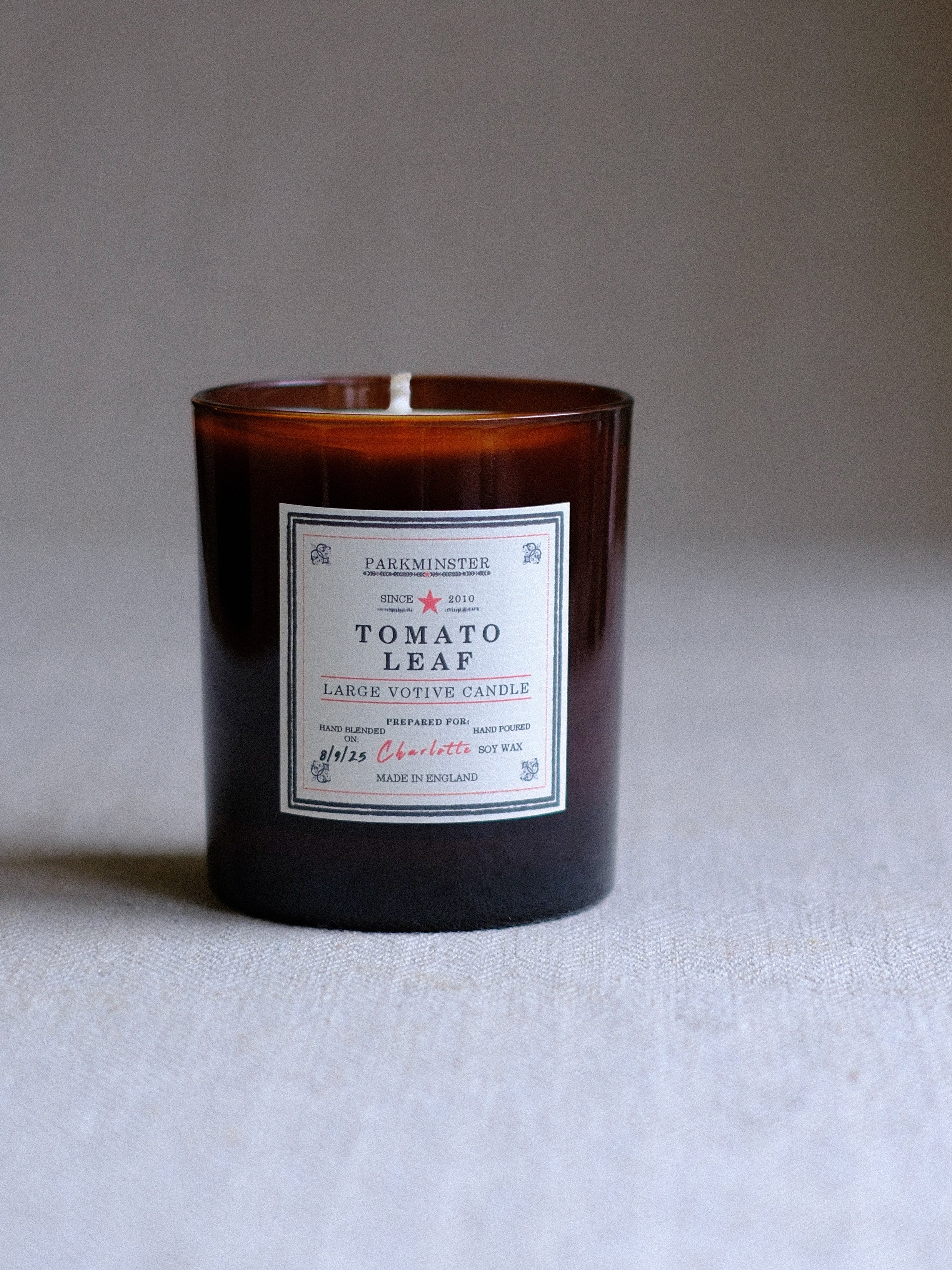 Parkminster Large Tomato Leaf Scented Candle 220g – natural soy wax candle gift with fresh green tomato leaf fragrance for the home.