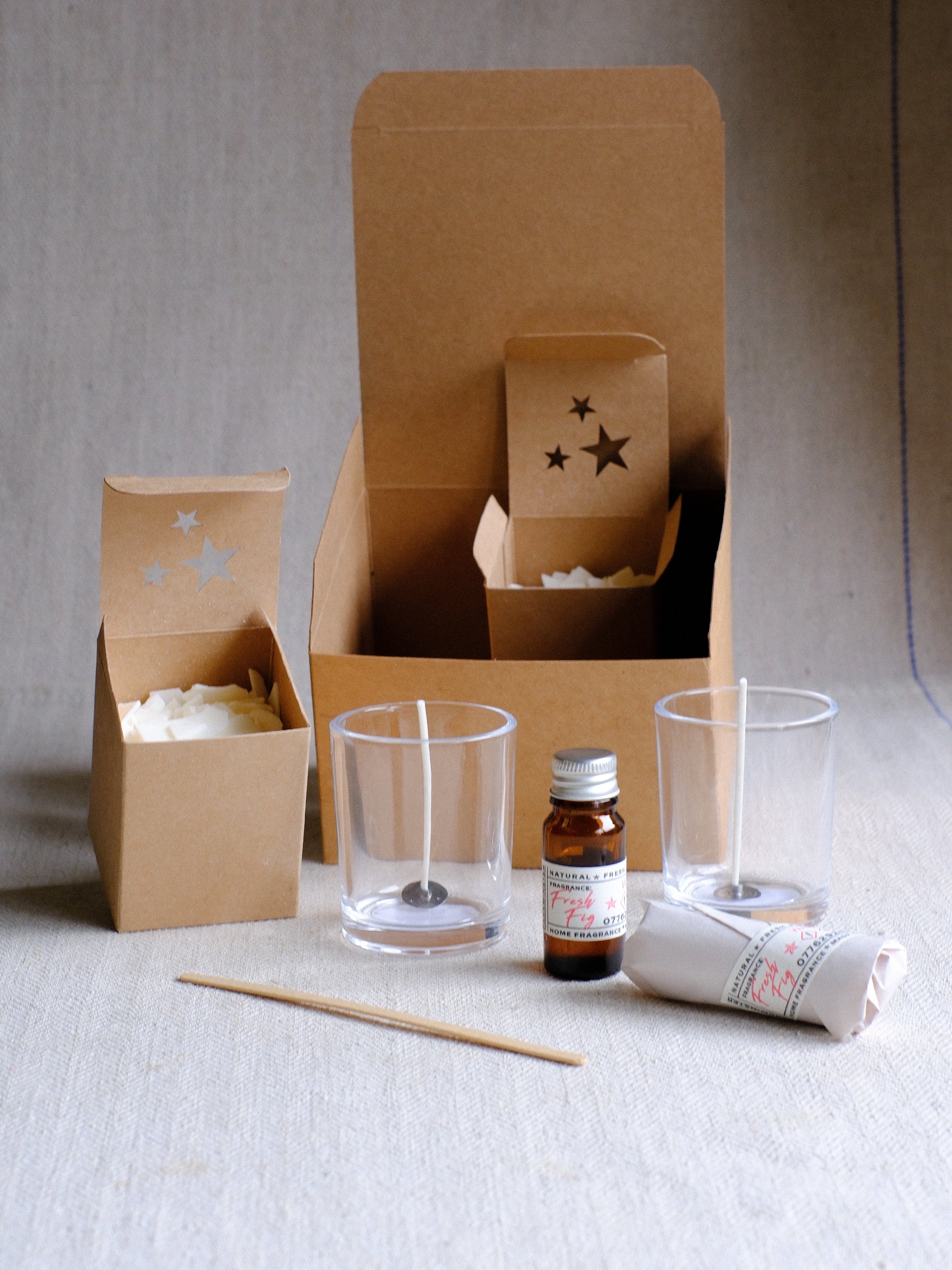 Parkminster Make Your Own Candle Kit – natural soy wax DIY candle gift set, perfect for creative home fragrance lovers. Available in 26 exclusive Parkminster fragrances.