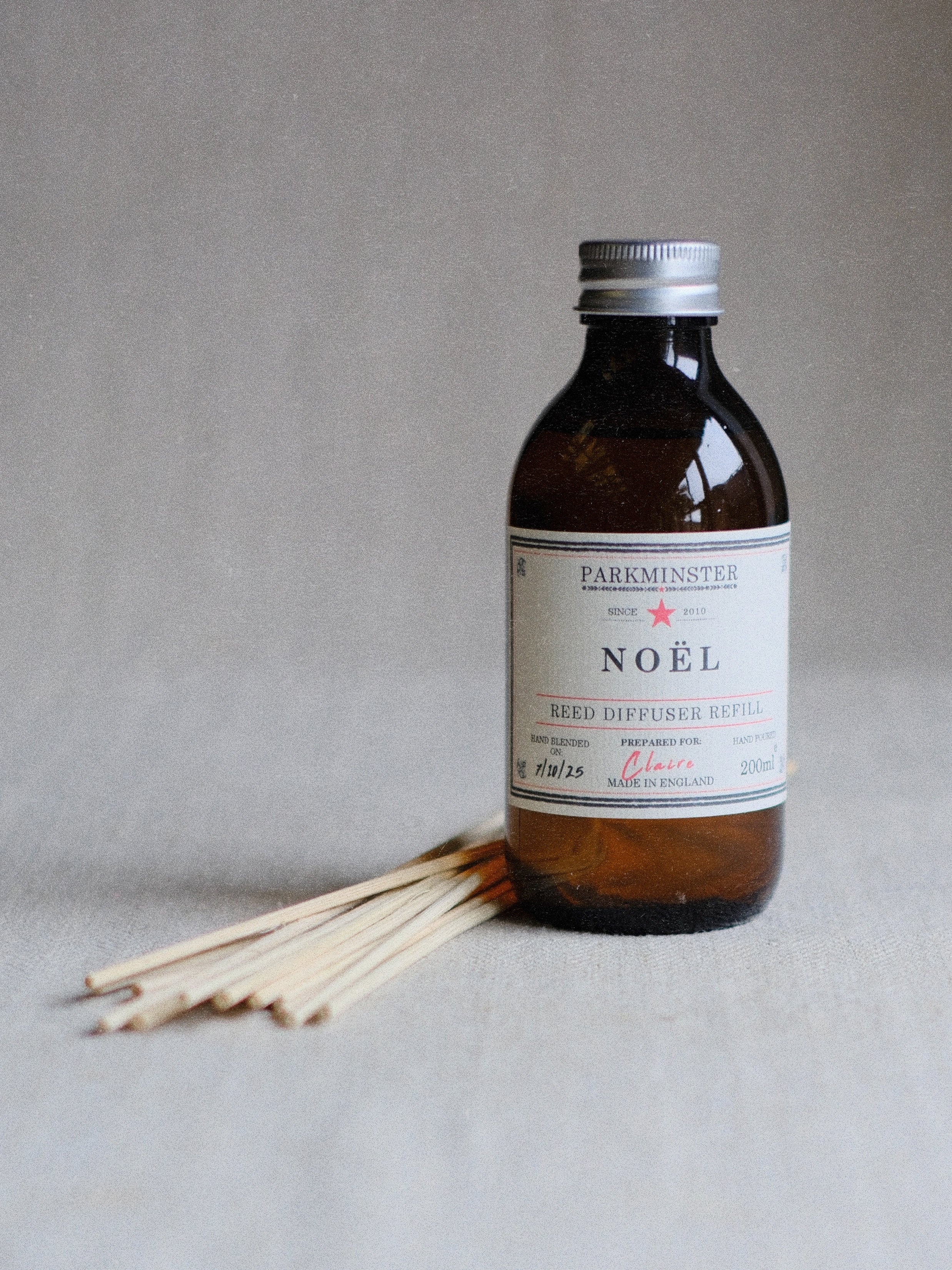 Parkminster natural Noël reed diffuser refill with plant-based ingredients and rich spiced Christmas notes, the perfect seasonal home fragrance in 200ml.