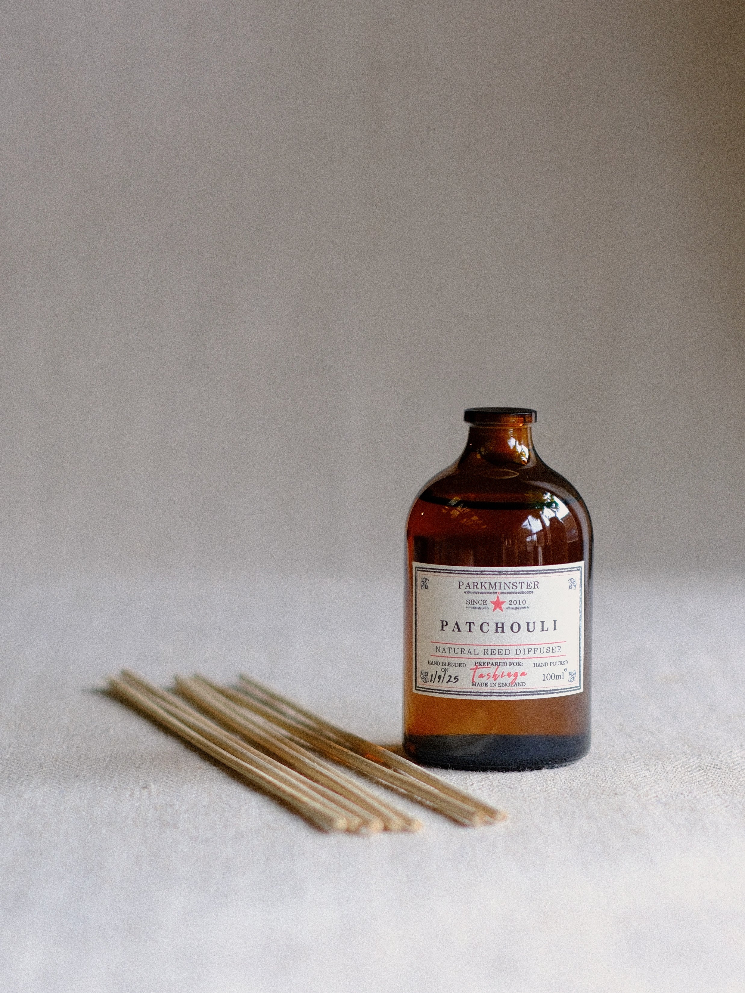 Patchouli essential oil reed diffuser by Parkminster – 100 ml natural reed diffuser gift, rich woody aroma evoking damp forests, crafted with plant-based ingredients