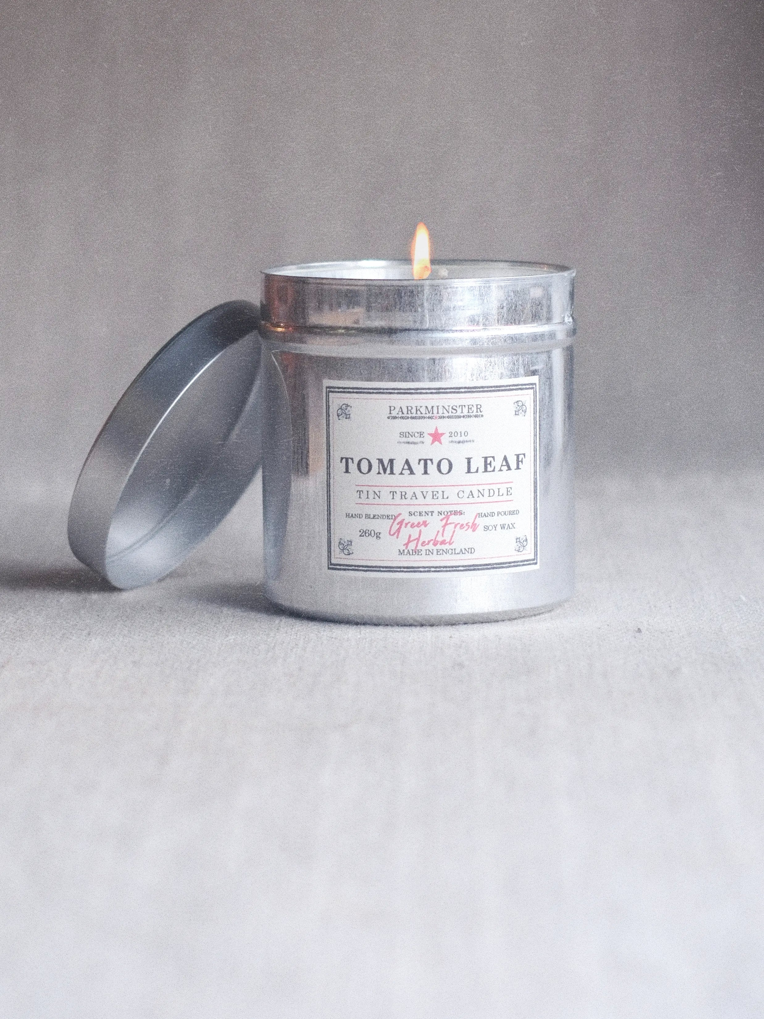 atural soy wax Tomato Leaf candle with a crisp, leafy green scent that brings a garden-fresh aroma to any room.