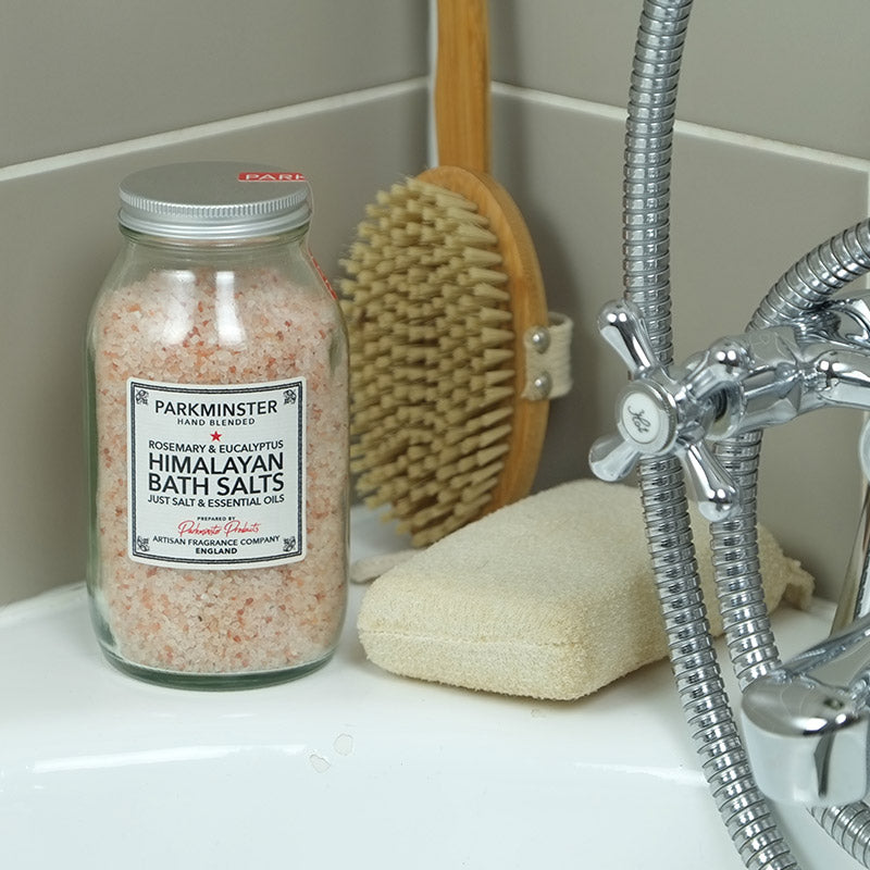 Our energising & uplifting Rosemary & Eucalyptus Bath Salts create the reset we all need from time to time. When mixed into running water, the Himalyan salts release the relaxing aroma of Rosemary which is known to promote attentiveness and Eucalytpus which refreshes and re-energize the body. Salts are a natural way to cleanse the skin and a 20 minute soak will see you up and ready again for whatever is coming next.